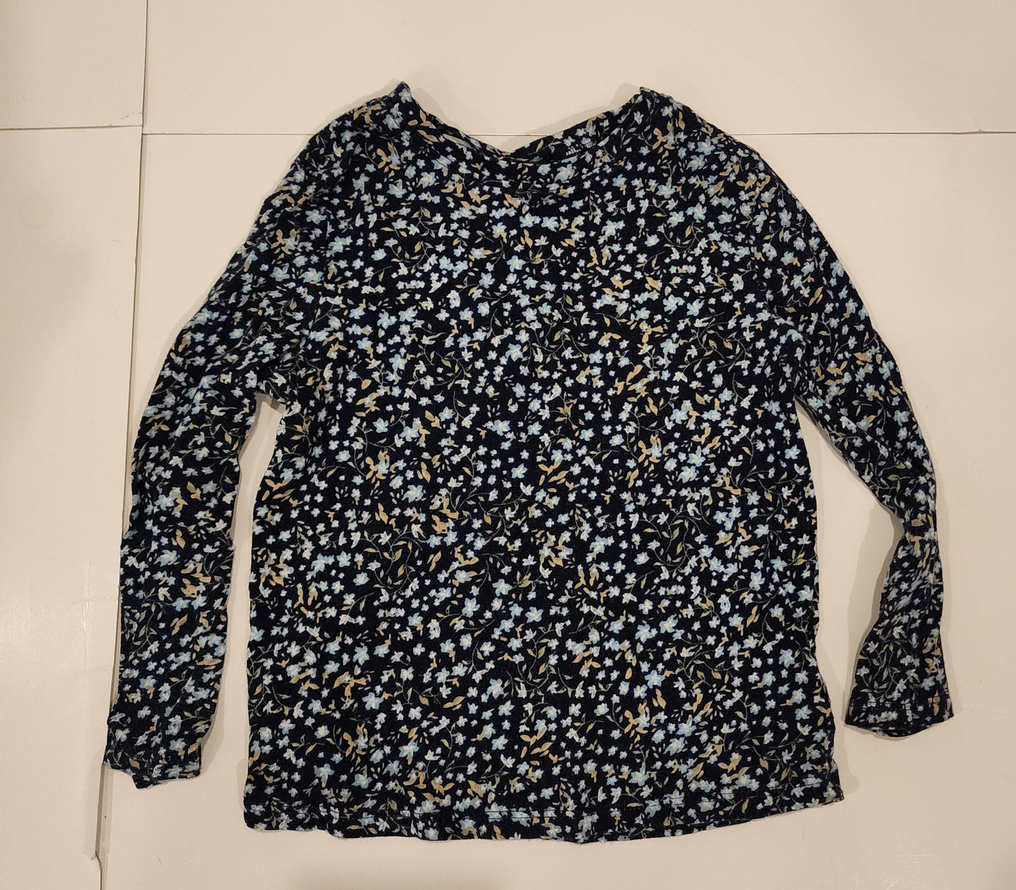 #135 girls size 4T Old Navy floral long sleeve tee shirt