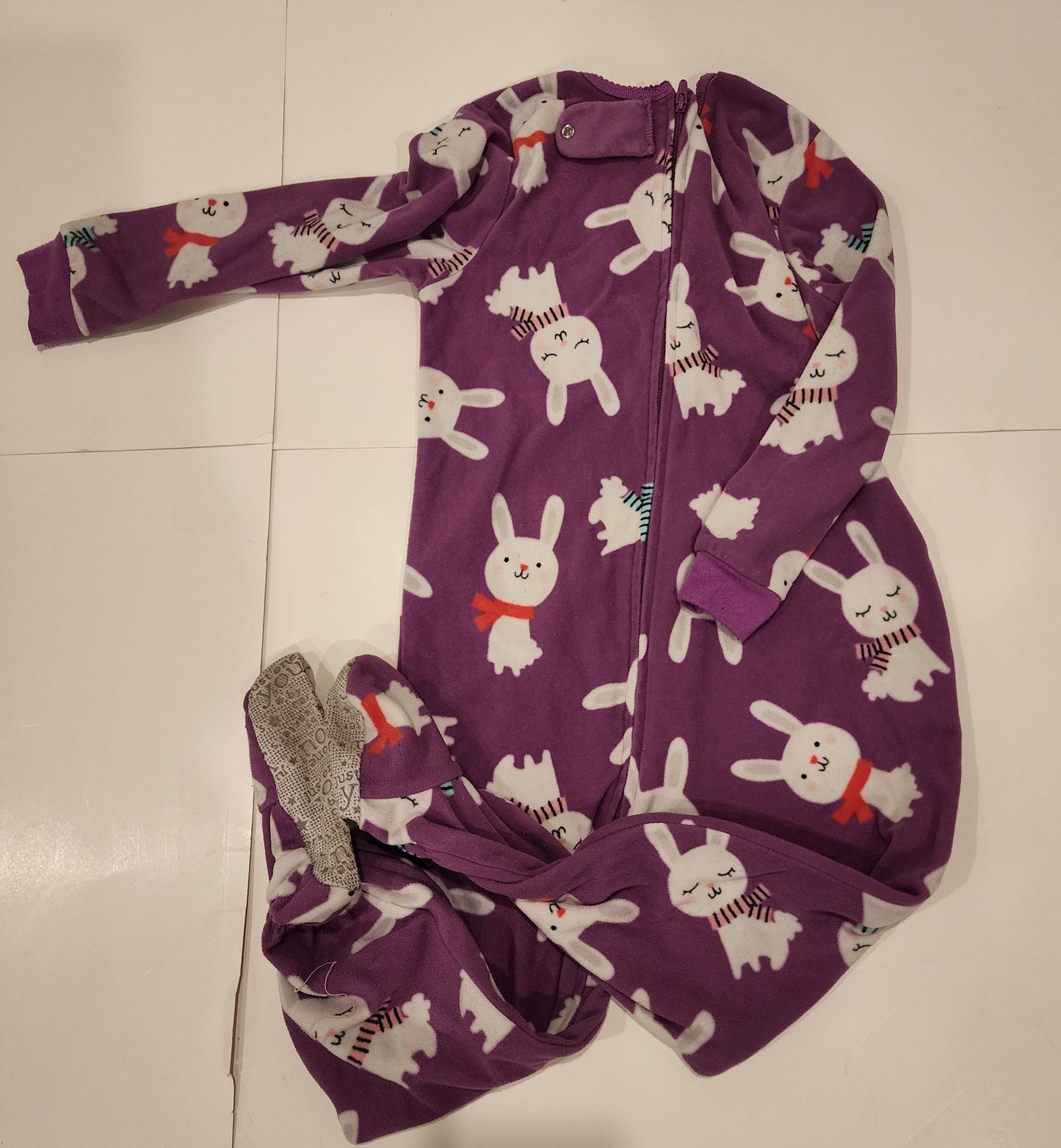 #135 Girls size 4T Carters fleece pajamas with feet
