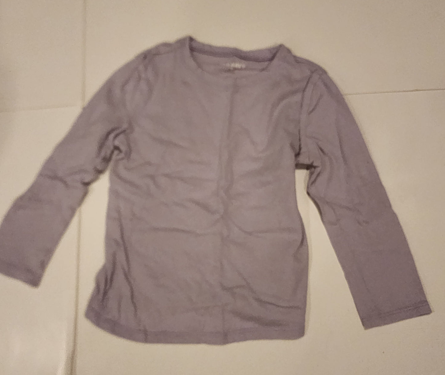 #135 girls size 5T Old Navy long sleeve lavender tee shirt