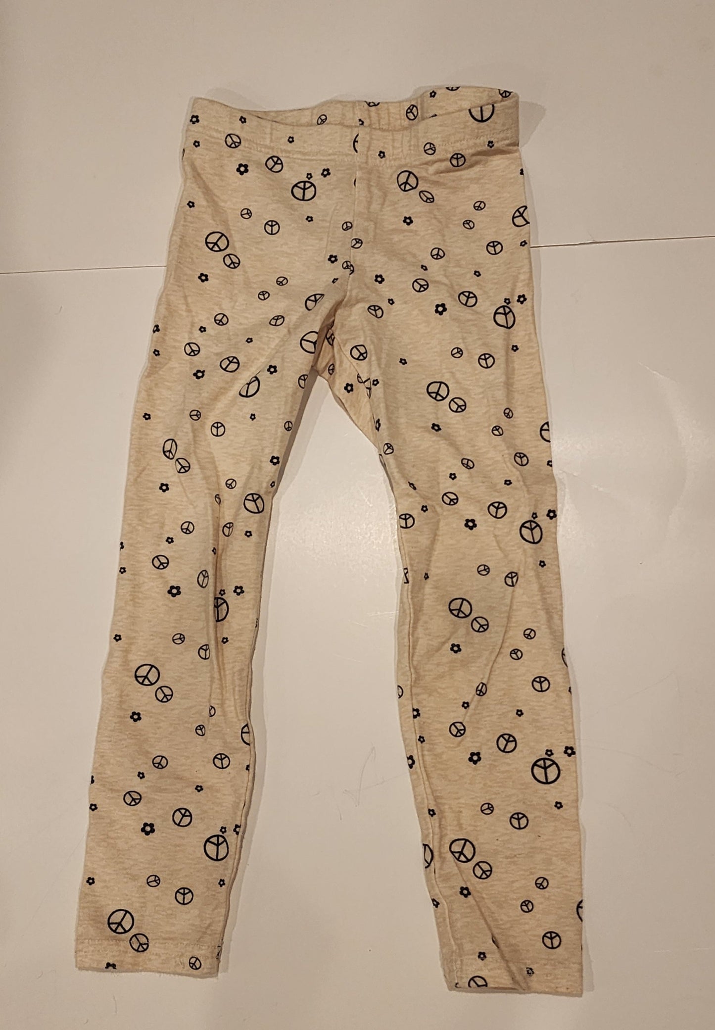 #135 girls size 5 Old Navy peace sign leggings