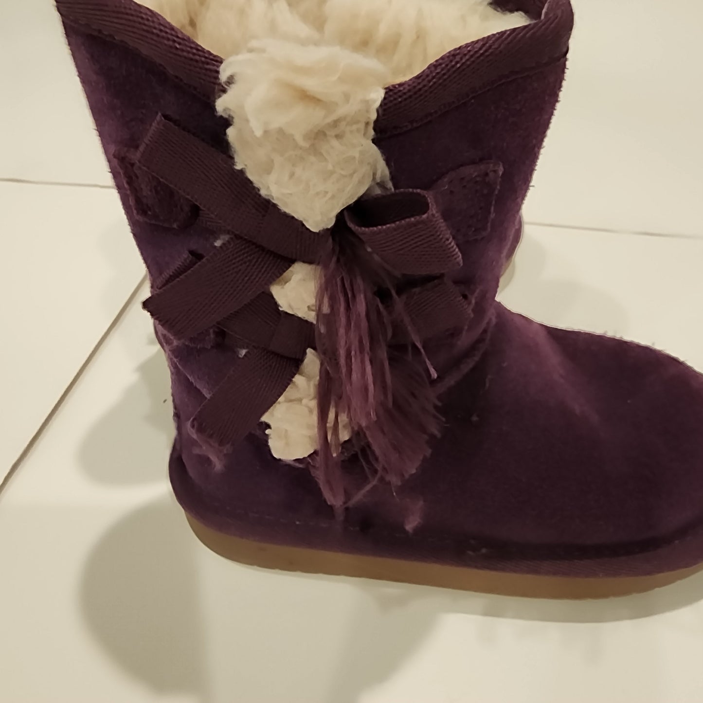 #135 girls size 9 Koolaburra by Ugg purple boots GUC