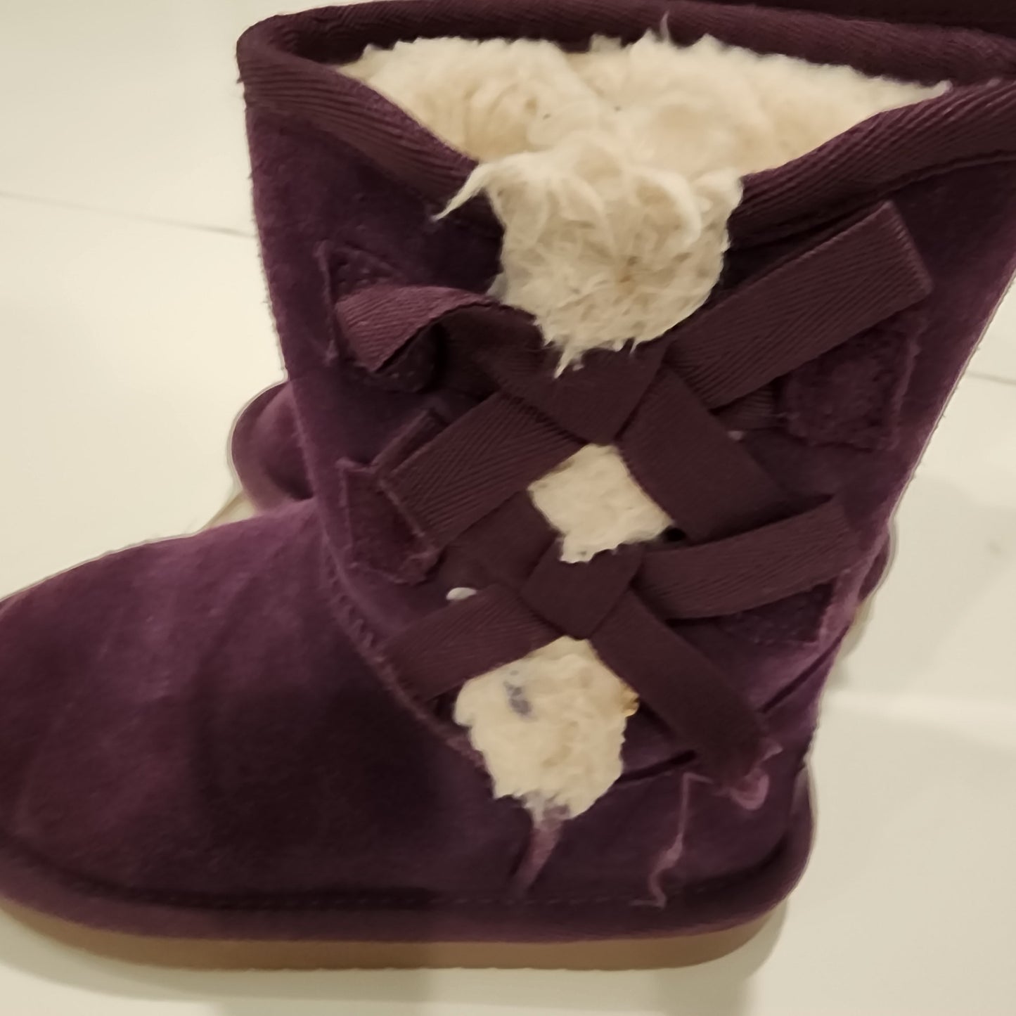 #135 girls size 9 Koolaburra by Ugg purple boots GUC