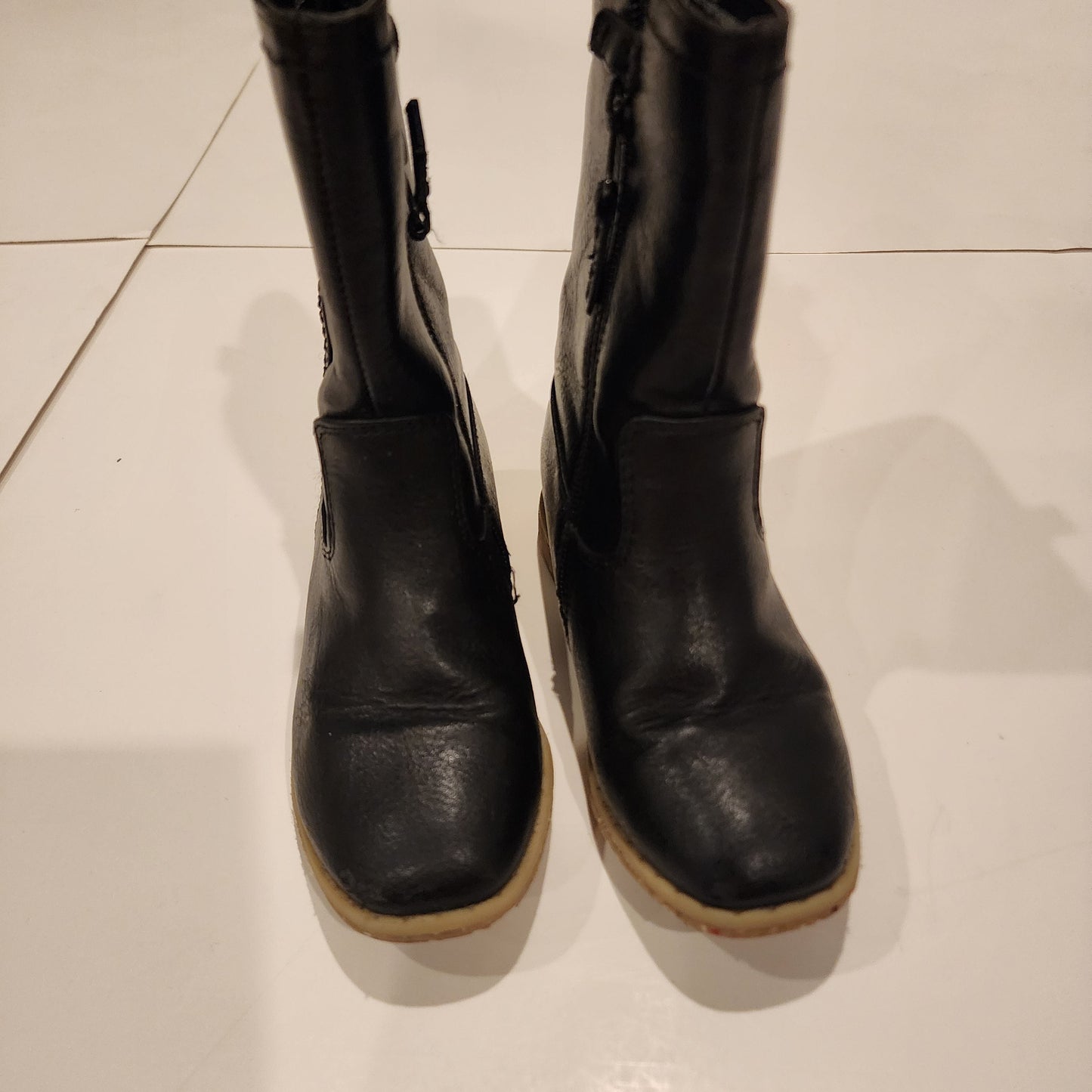 #135 Girls size 9 Cat & Jack tall black boots GUC