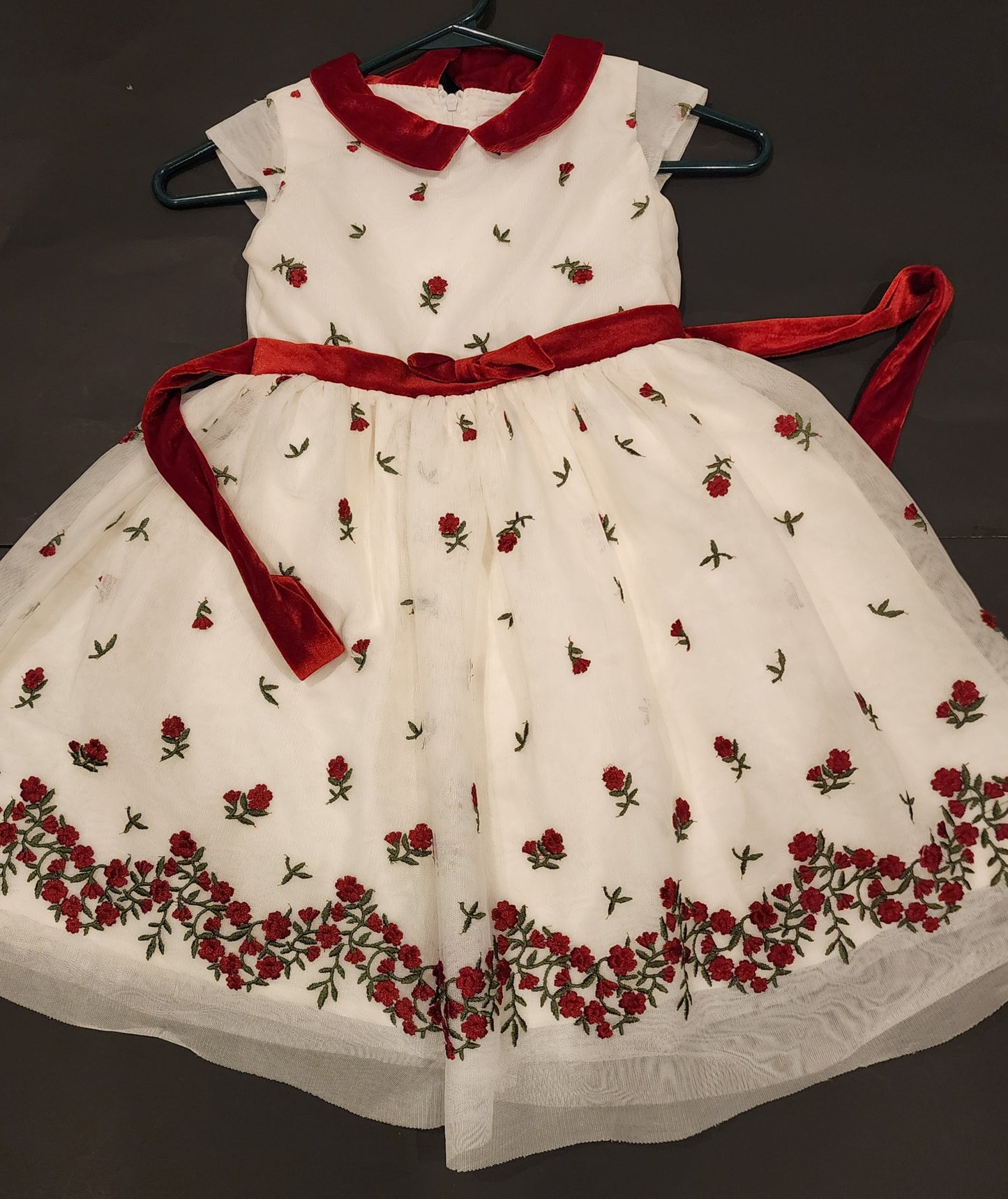 #135 girls Size 6 Wonder nation dress