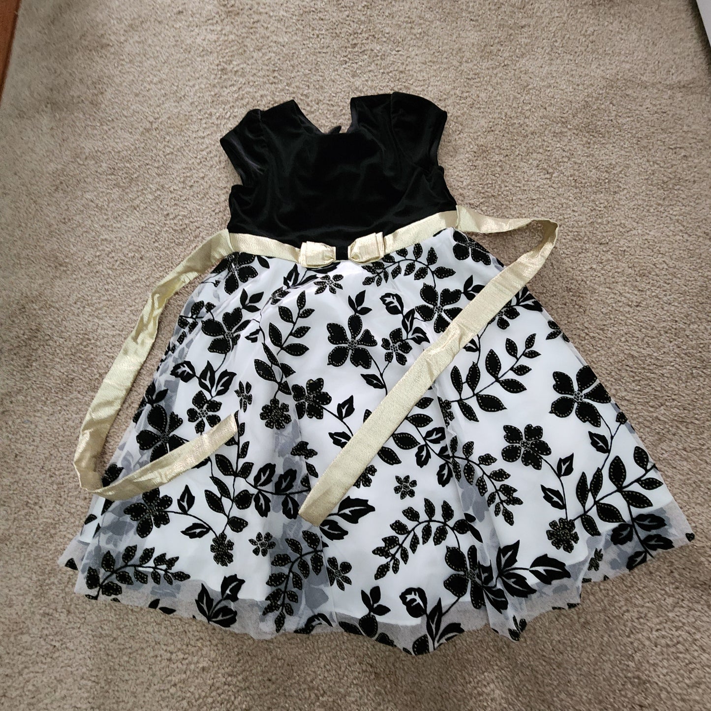 #135 girls Size 5 Jona Michelle holiday dress