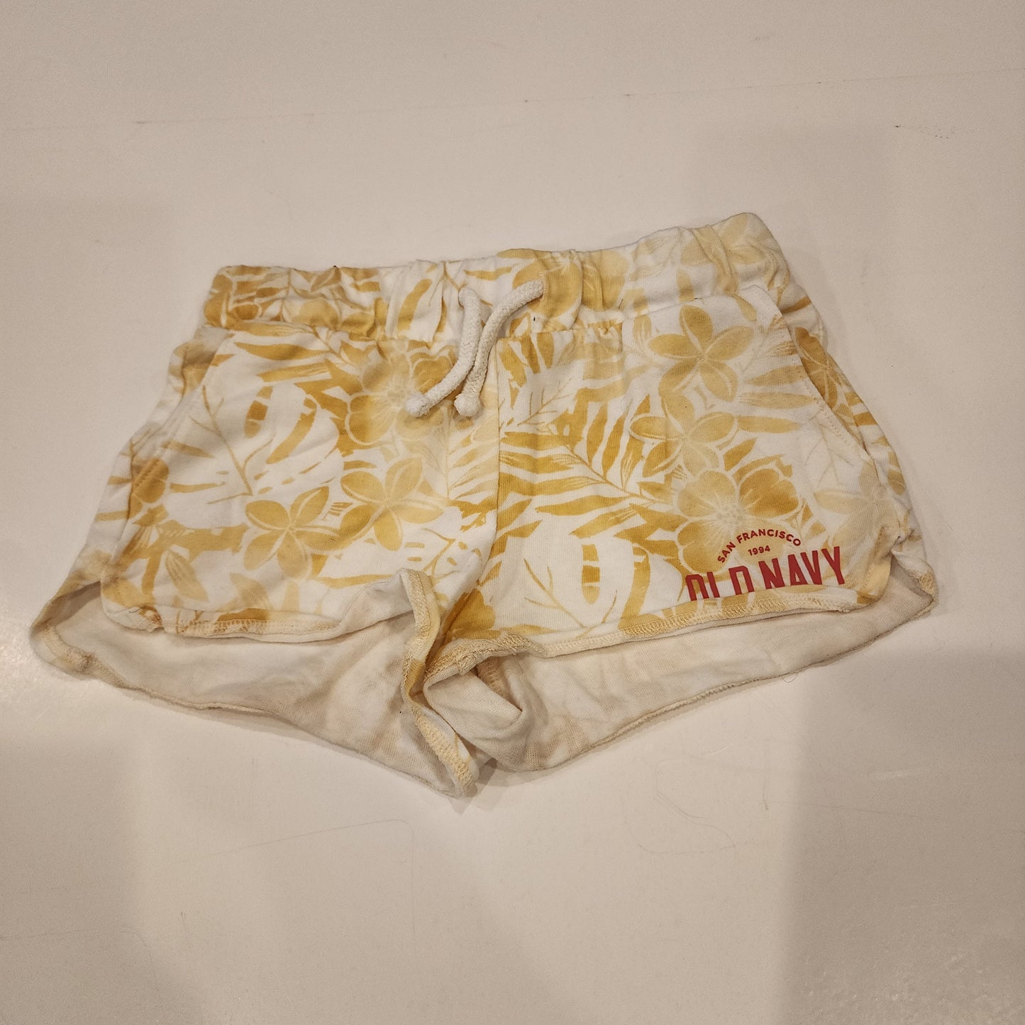 #135 girls size 5 Old Navy knit shorts