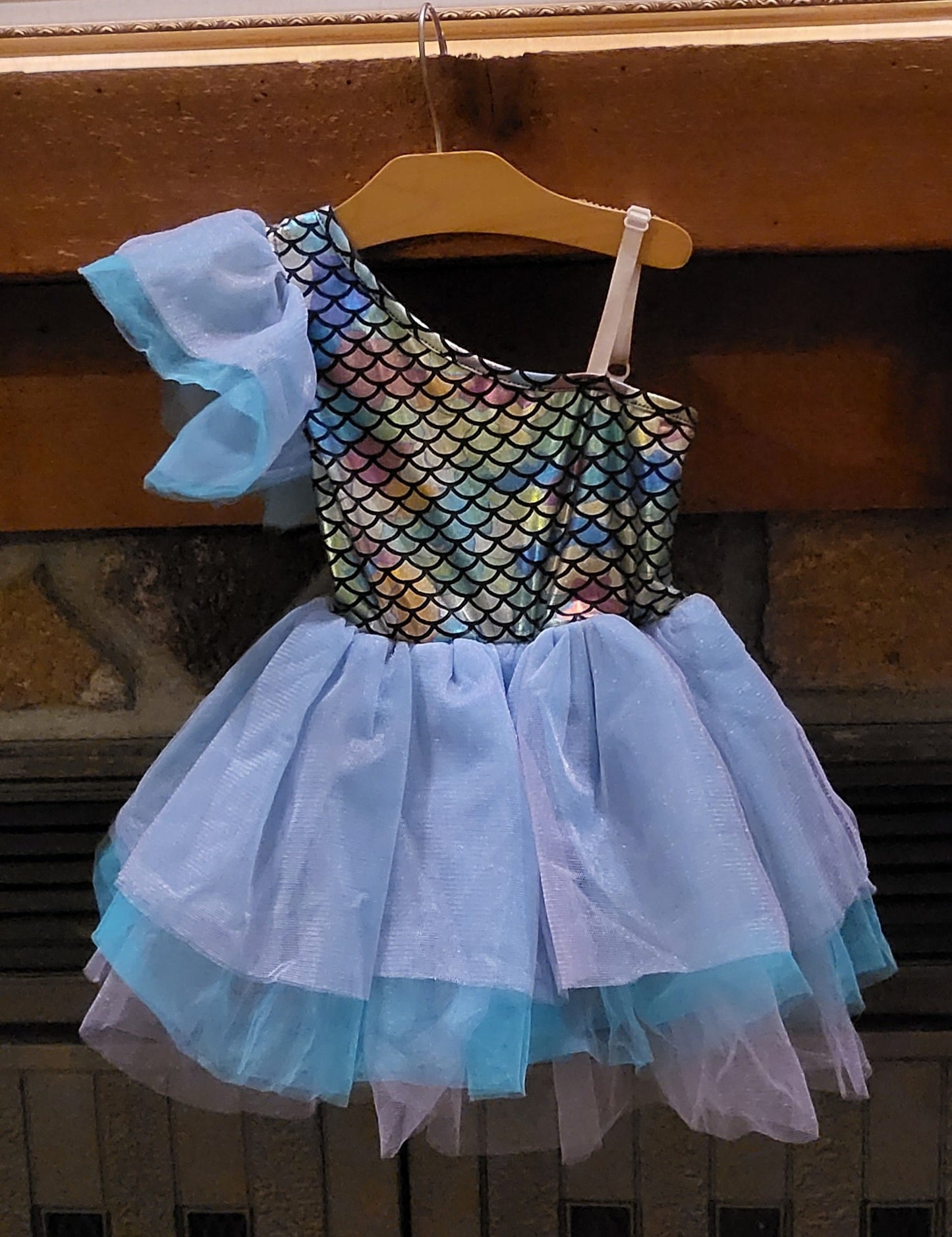 REDUCED: #9--- Girls 4-5. NWT iridescent mermaid leotard w/ tulle tutu