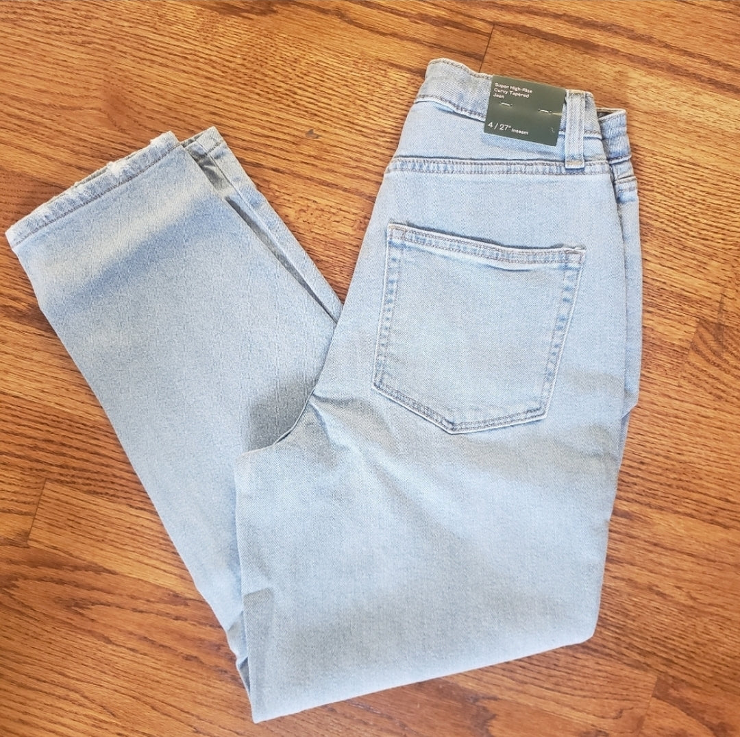 #142 NWT Wild Fable Sz 4 Super High Rise Curvy Tapered Jeans