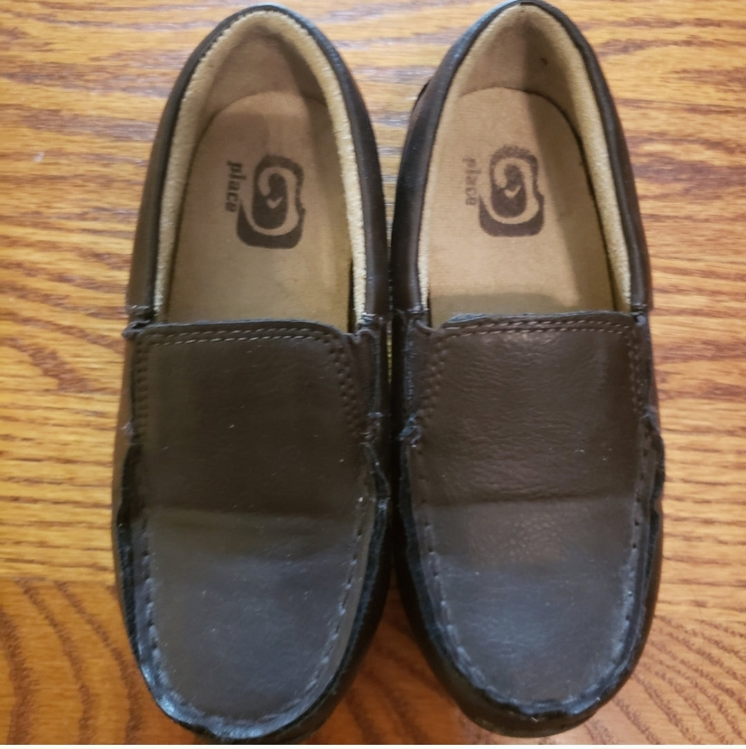 #142 Children's Place Sz 11 Slip On Dress Shoes