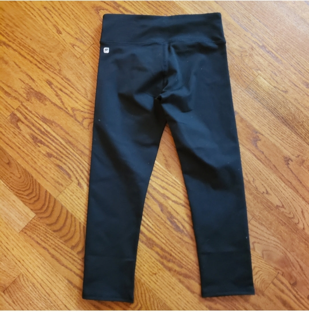 #142 NWT Fabletics XXS Black Salar Capri Leggings