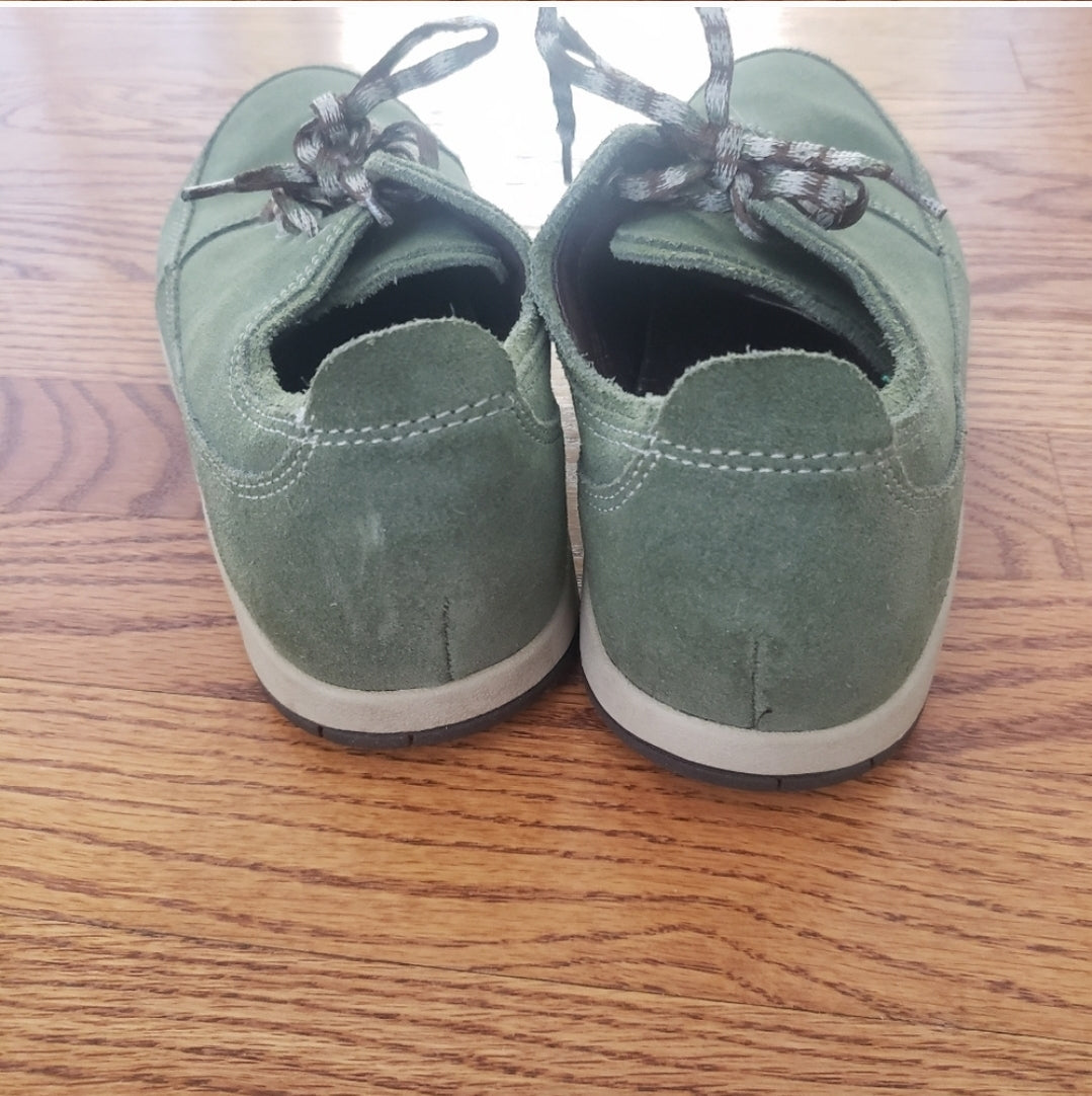 #142 Chaco Sz 9 Velleda Olvine Green Suede Lace Up Shoes