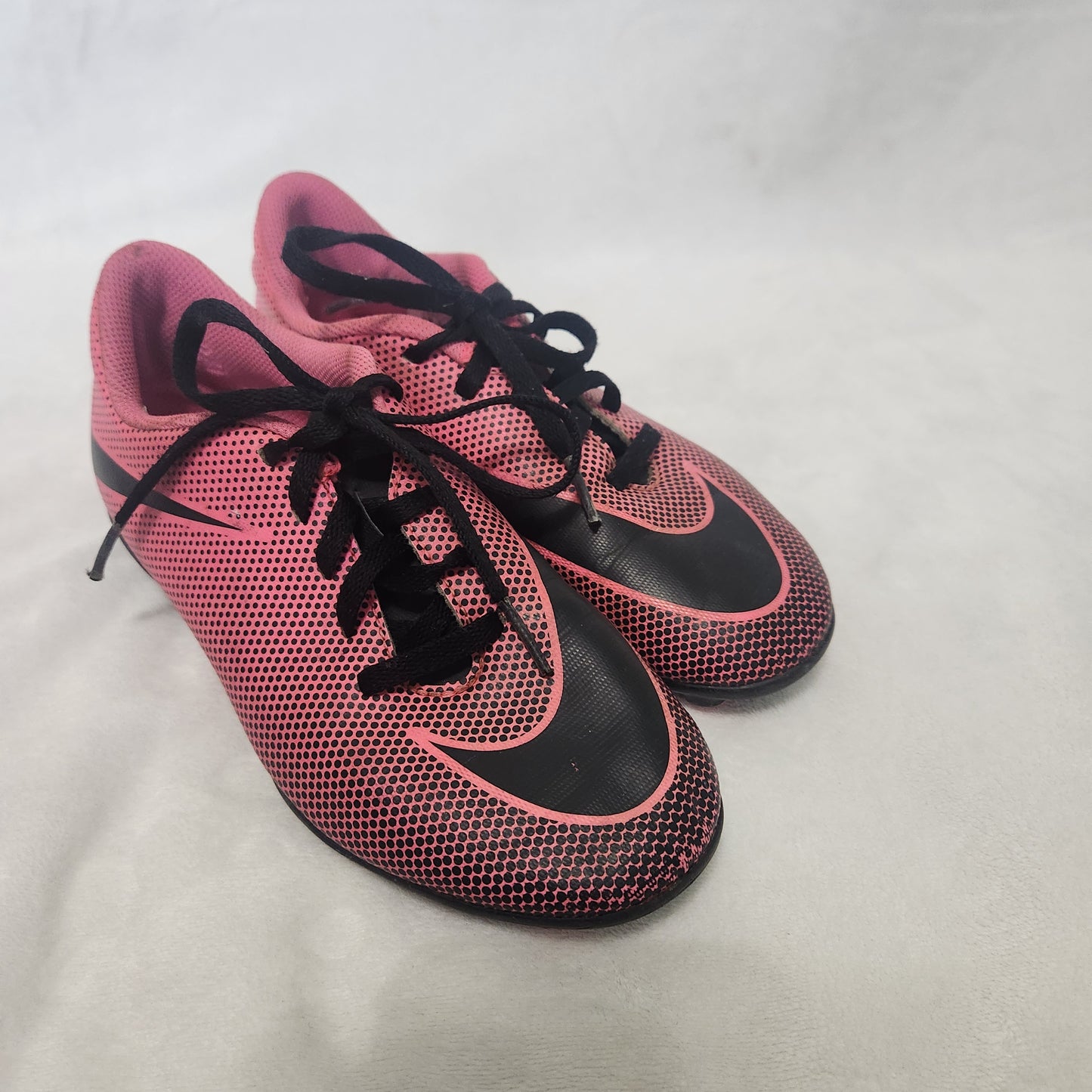 #142 Nike BRAVATA Jr. Size 2Y Soccer Cleats