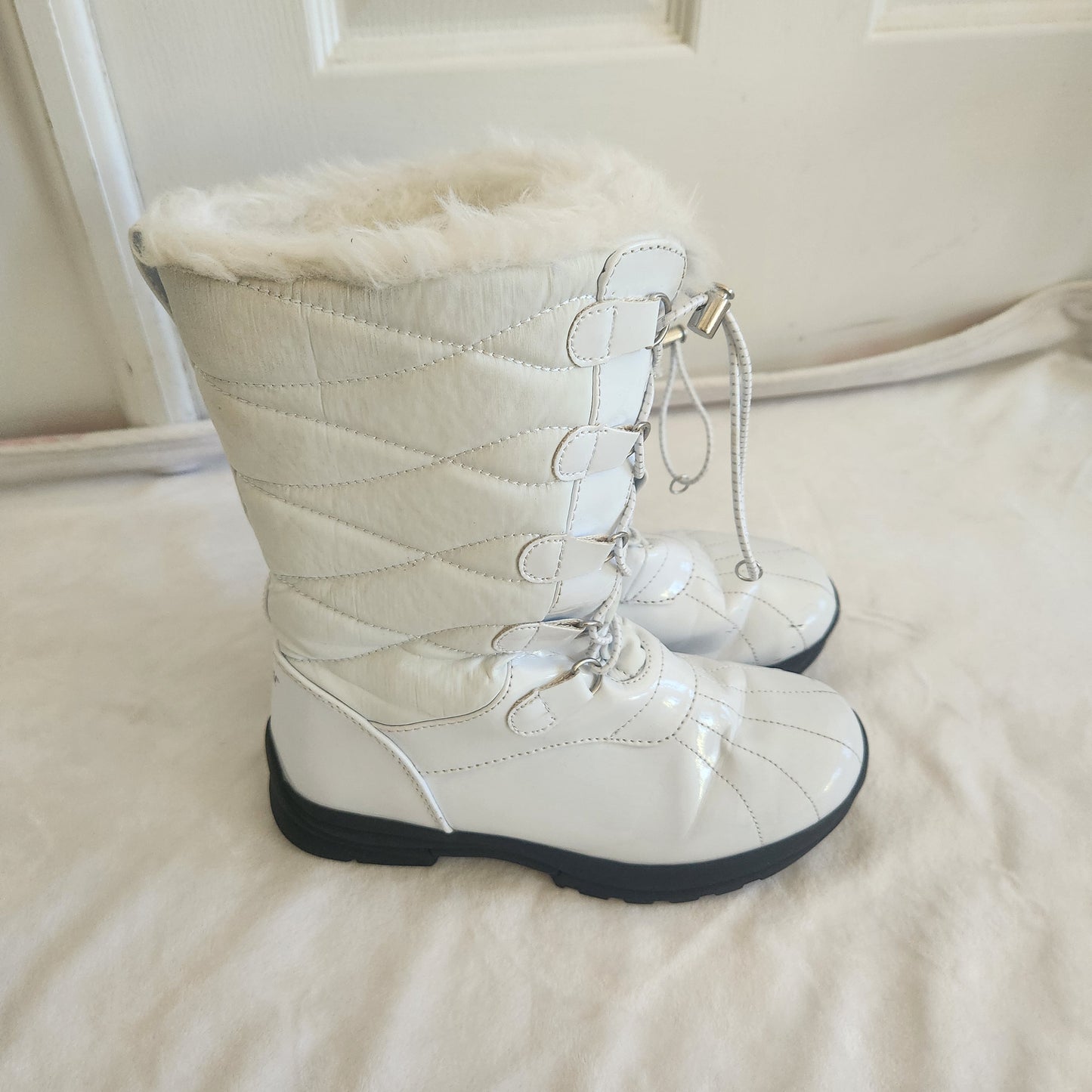 #142 Khombu Size 4Y Kimmie Girls Snow boots