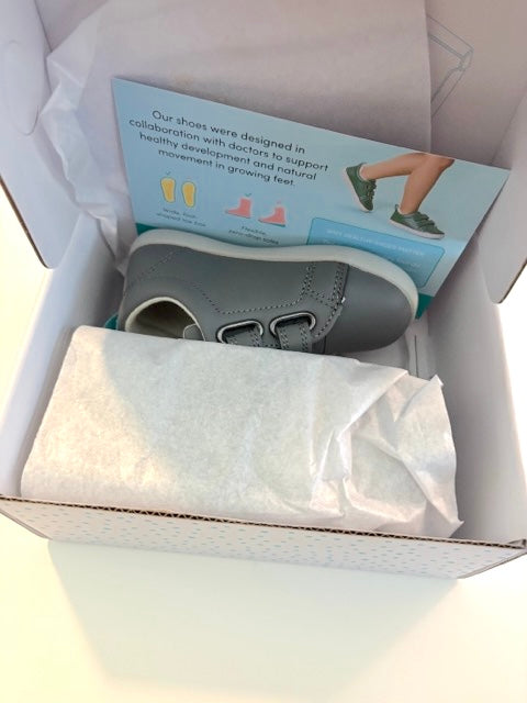 #70 NWT Ten Little Shoes size 6