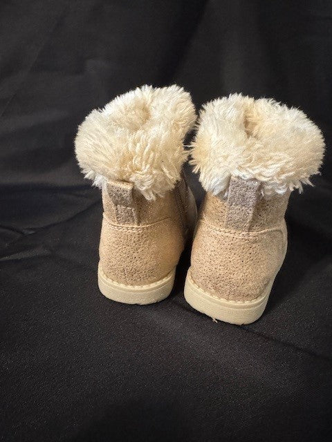 REDUCED #141 Sparkle Fur Boots GUC Toddler size 5 SR