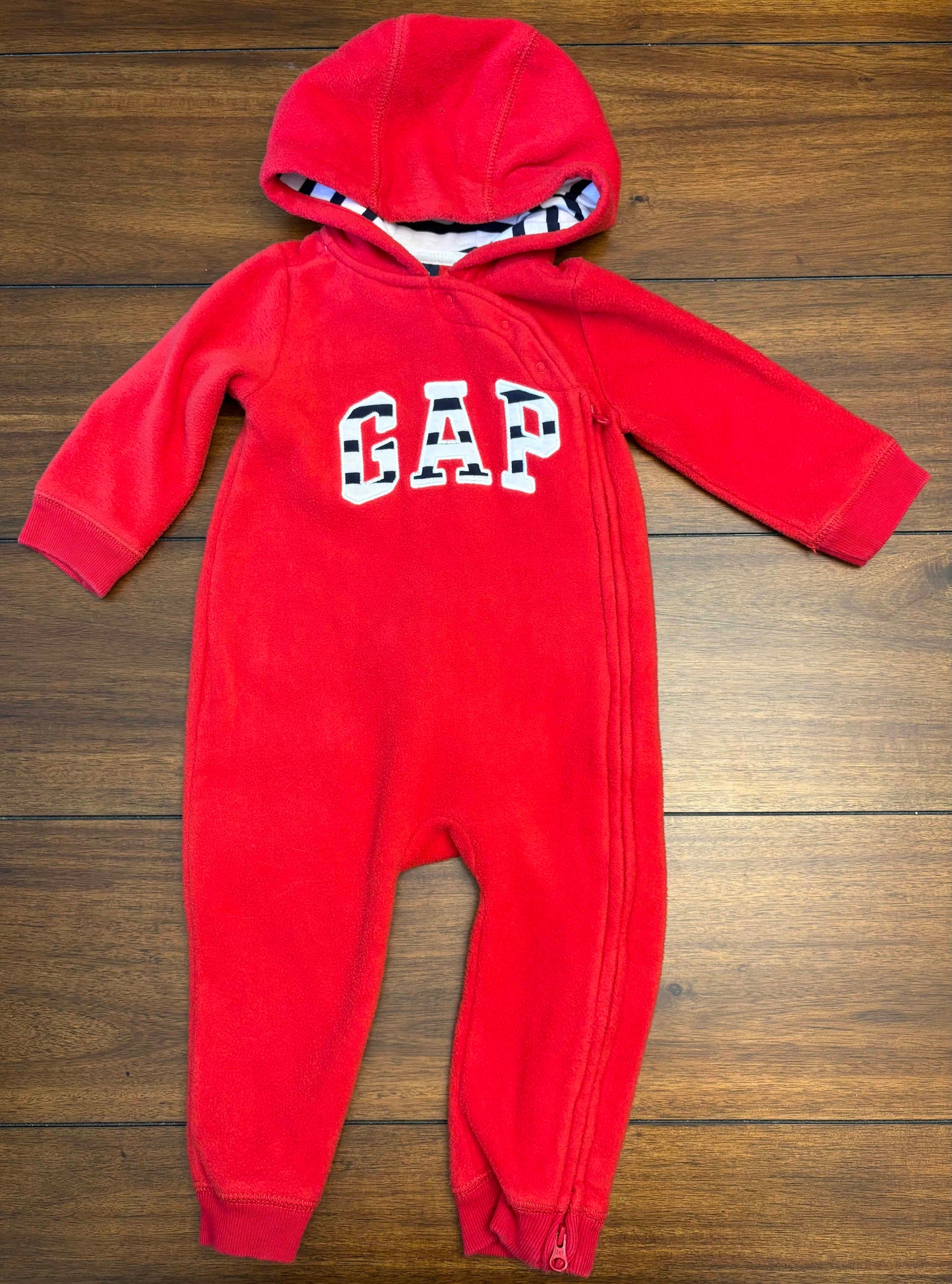 Seller #210 Baby Gap Boys Size 12-18M Red Fleece GAP Logo Footless Hooded One Piece Romper