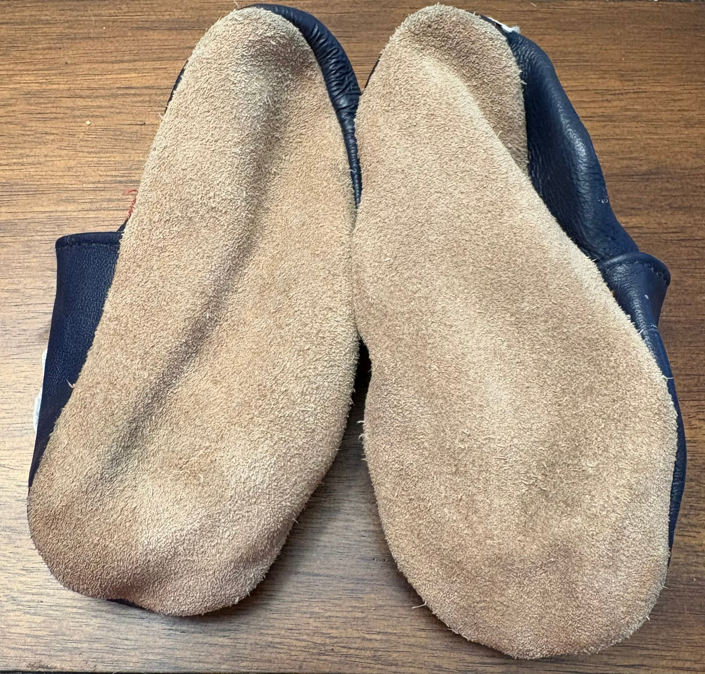 Seller #210 Robeez Boys Size 6-12M Navy Hungry Caterpillar Soft Sole Booties