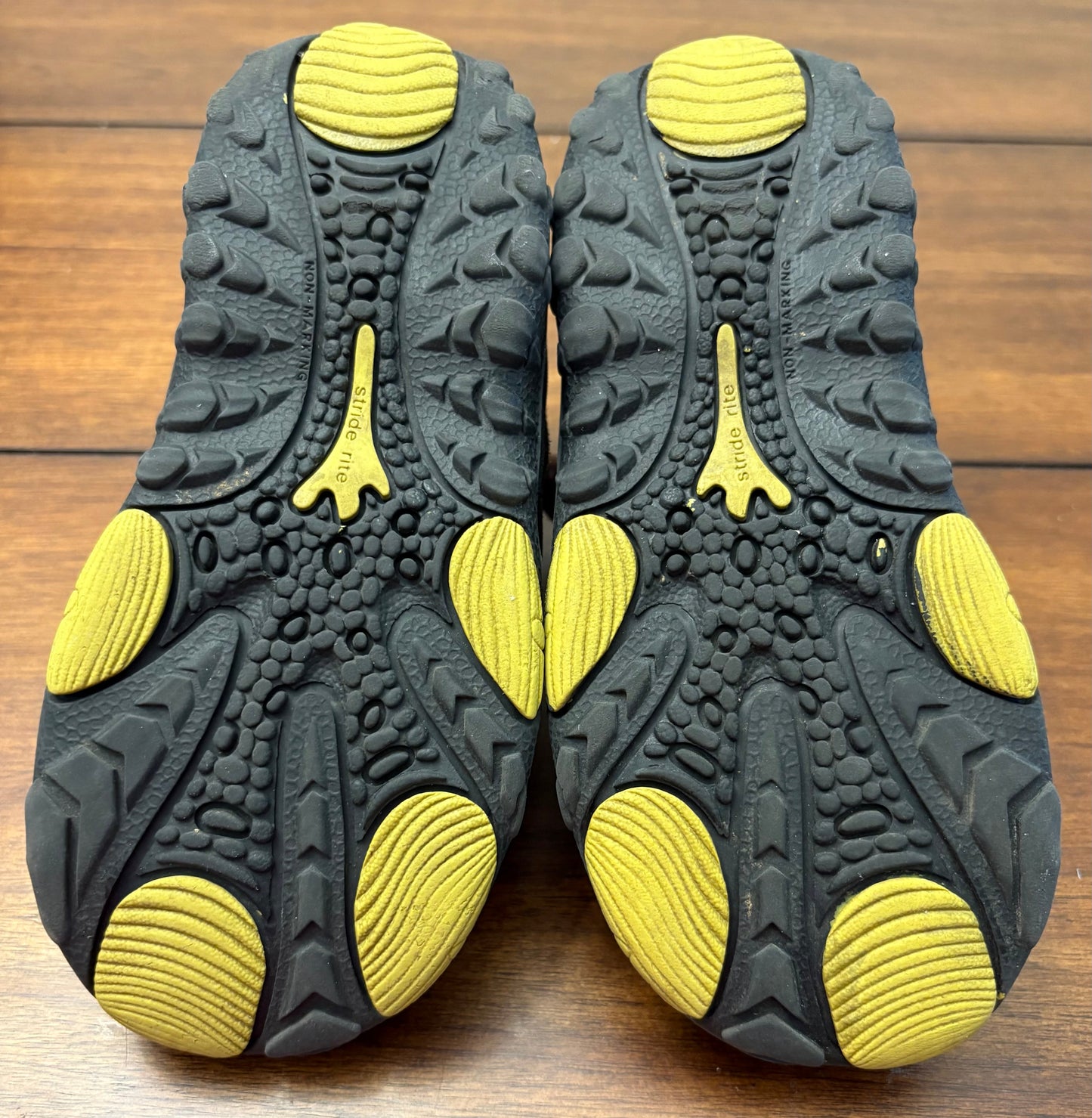 Seller #210 Stride Rite Boys Size 11 Brown Dinosaur Light Up Leather Boots