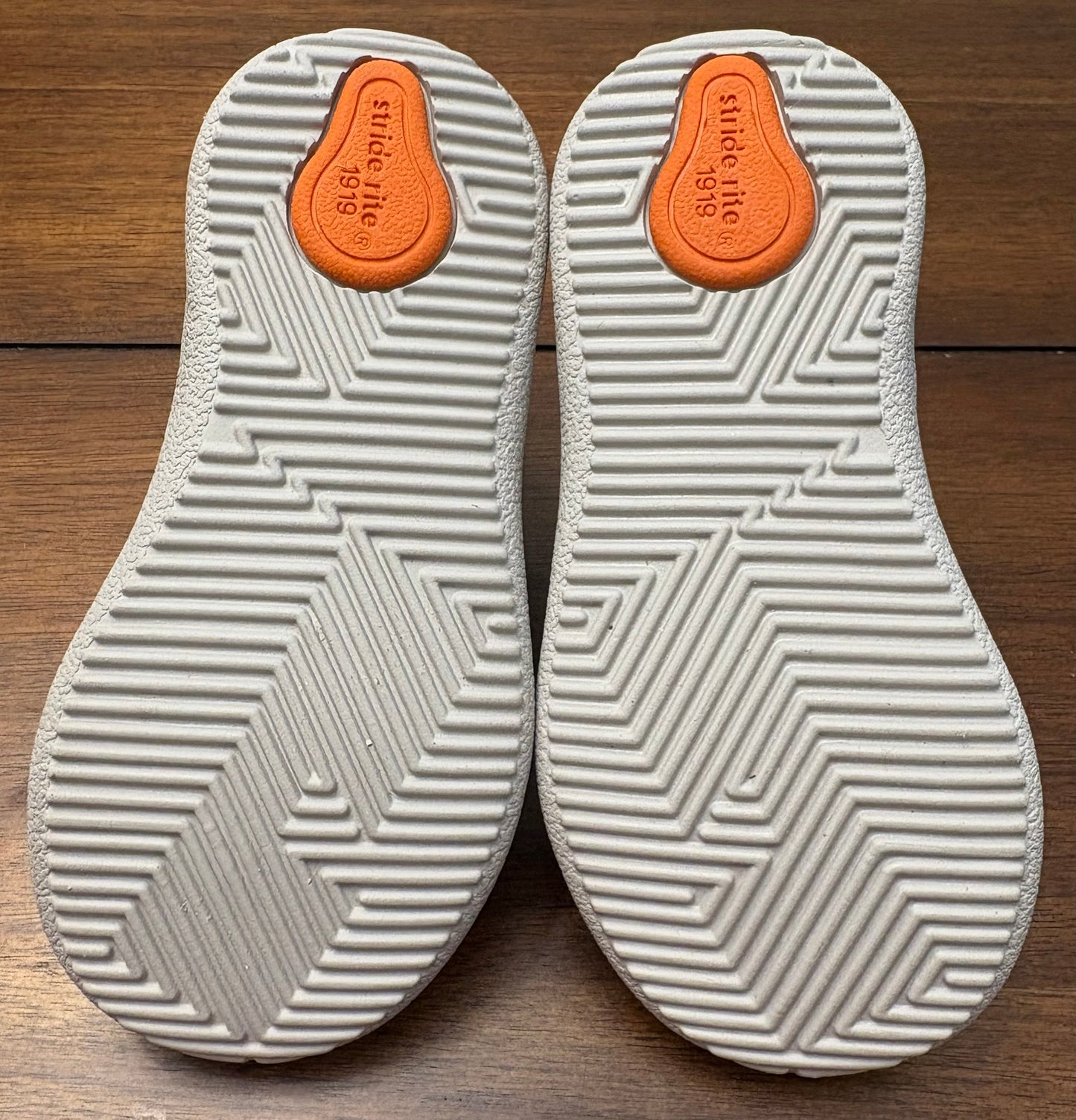 Seller #210 Stride Rite Boys Size 6 Tan Craig Leather Sneakers NIB