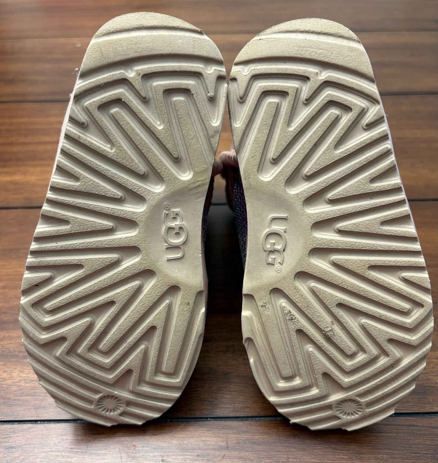 Seller #210 Ugg Girls Size 9 Iridescent Sequin Fleece Lined Boots