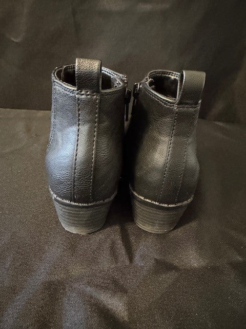 REDUCED #141 Old Navy size 13 Black Heeled Boots VGUC