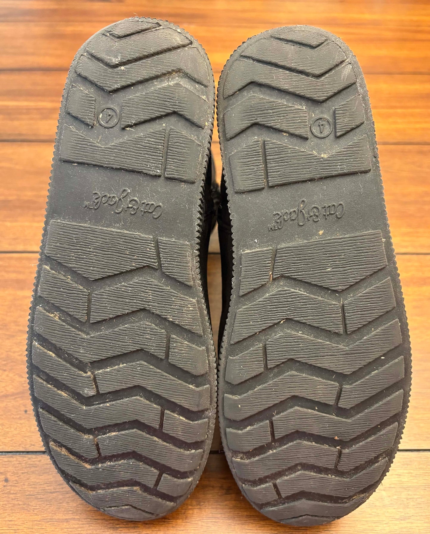 Seller #210 Cat & Jack Girls Size 4 Black Holland Shearling Style Boots