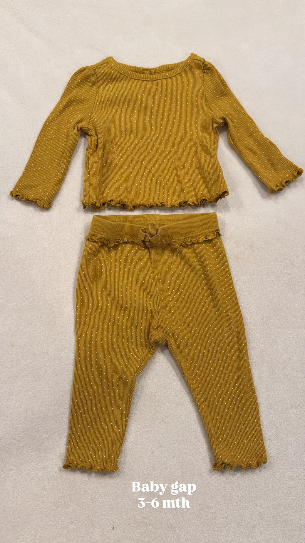 #145 Gap mustard polka dot set Girls 3-6 mth EUC