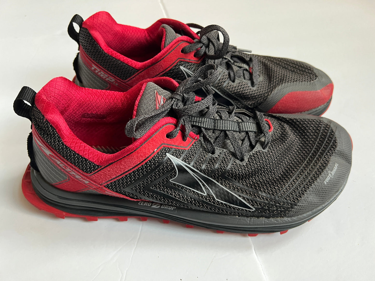 #180 Mens Shoe Size 11.5 Altra Red and black running shoe