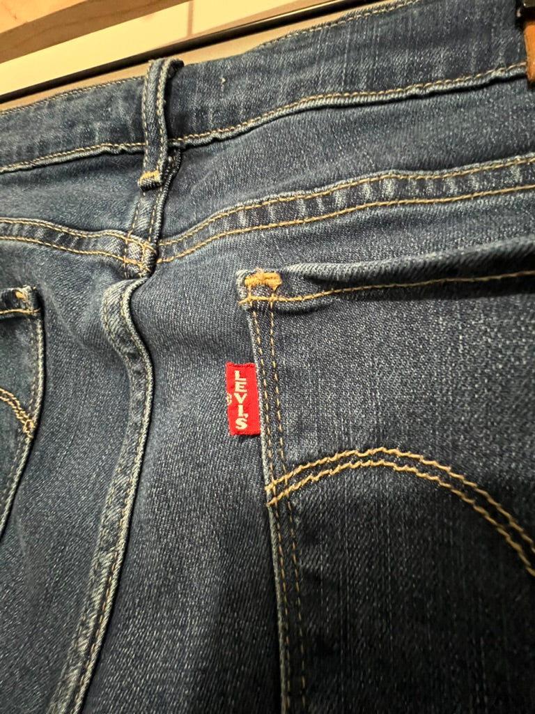 Seller #76 - Levi 711 Skinny Women's Mid-Rise Jeans - Size 30x28