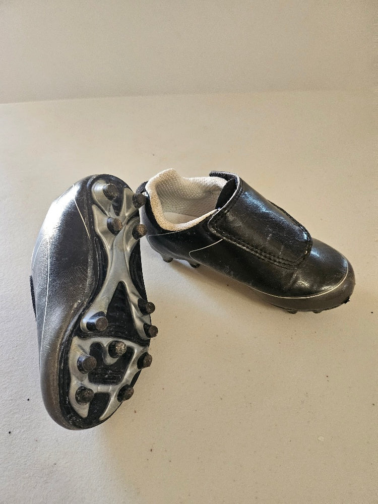 #13 - Soccer Cleats Carter's Size 7