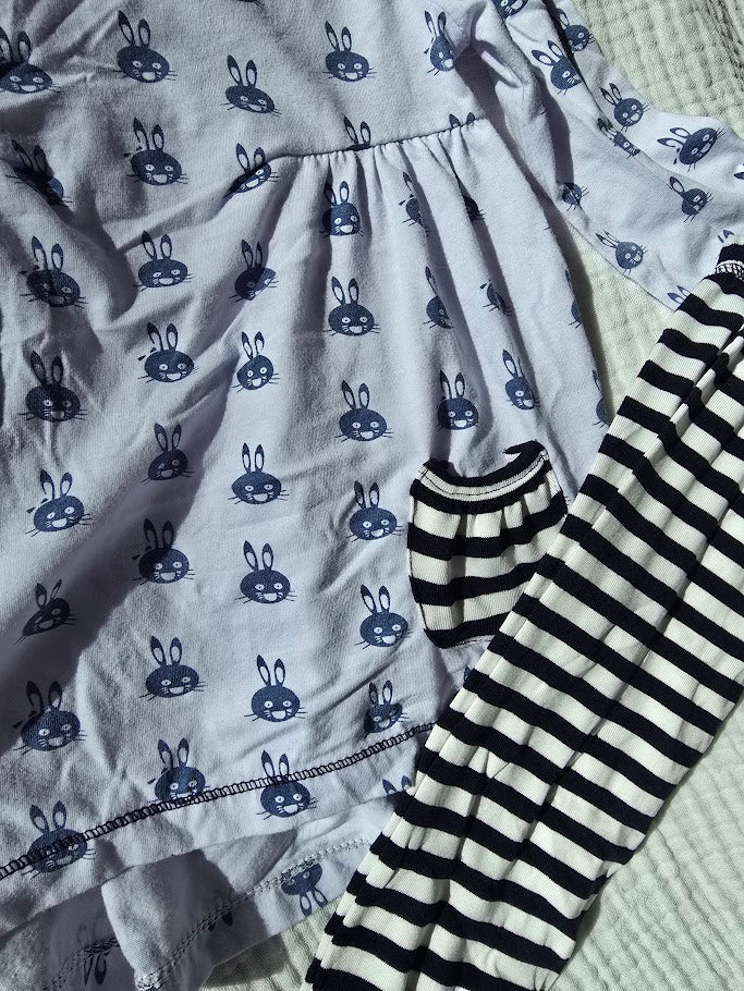 #131 Girls Bunny 3/4 sleeve and pants outfit size 100 aka 4T