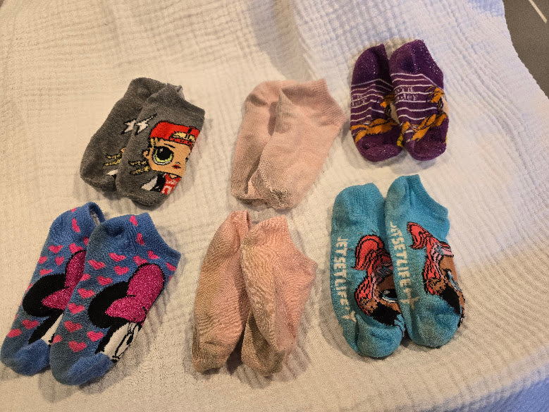#131 6 pairs of girls socks size 4/5