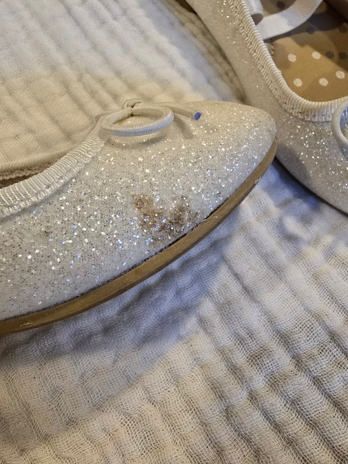 #131 Cat & Jack white glitter flats girls size 10