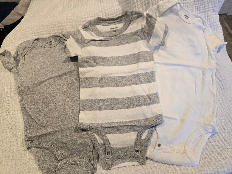 #131 Carter's 3 pairs of short sleeve onesies size 18M