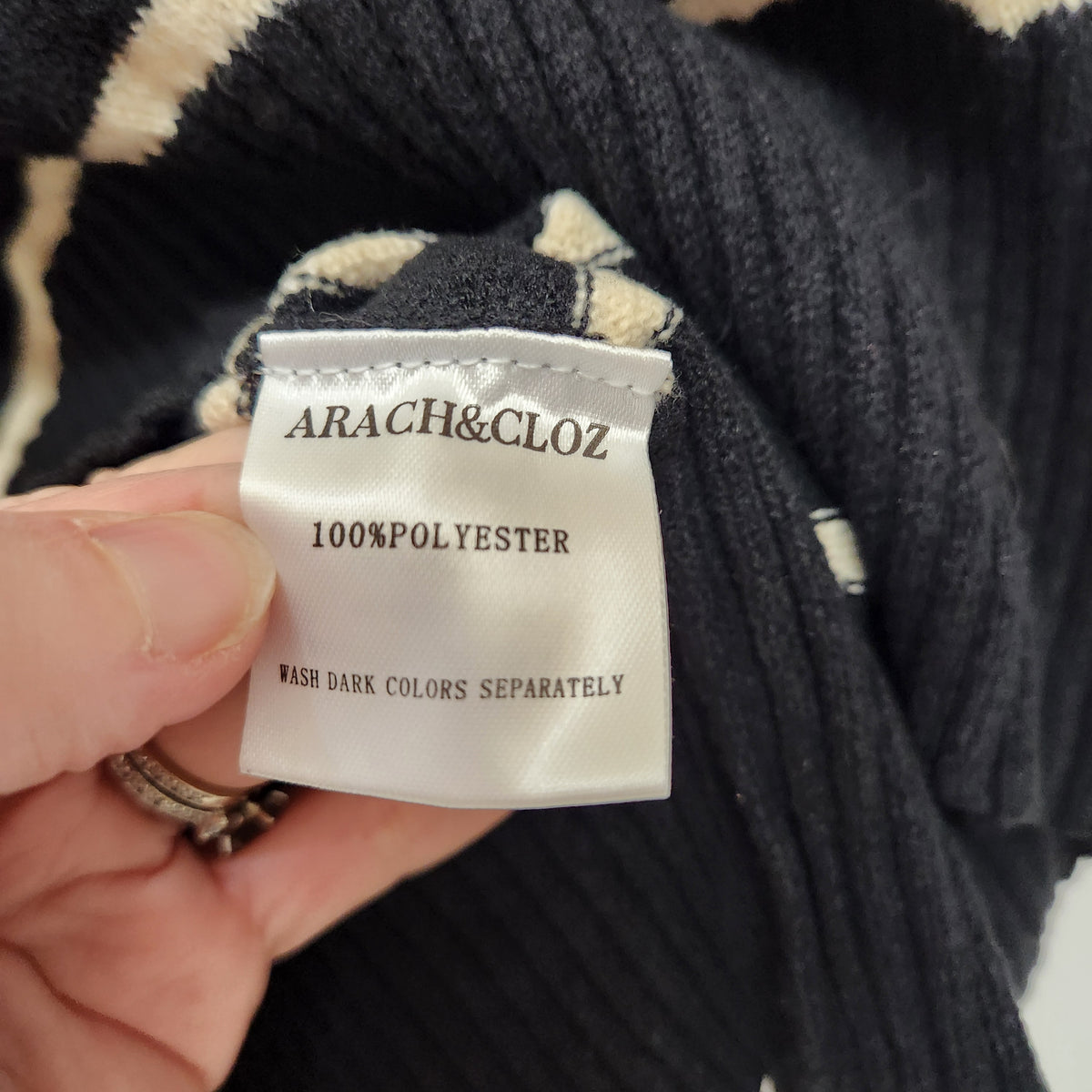 #167 NWT Arach & Cloz Large Striped Knit Crewneck Sleeveless Sweater