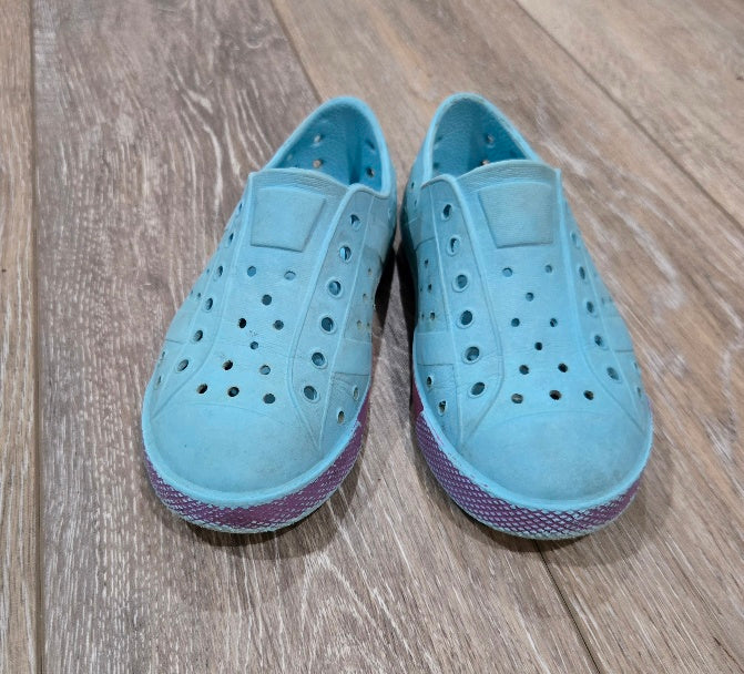 #13 Girls Shoes 9 GUC