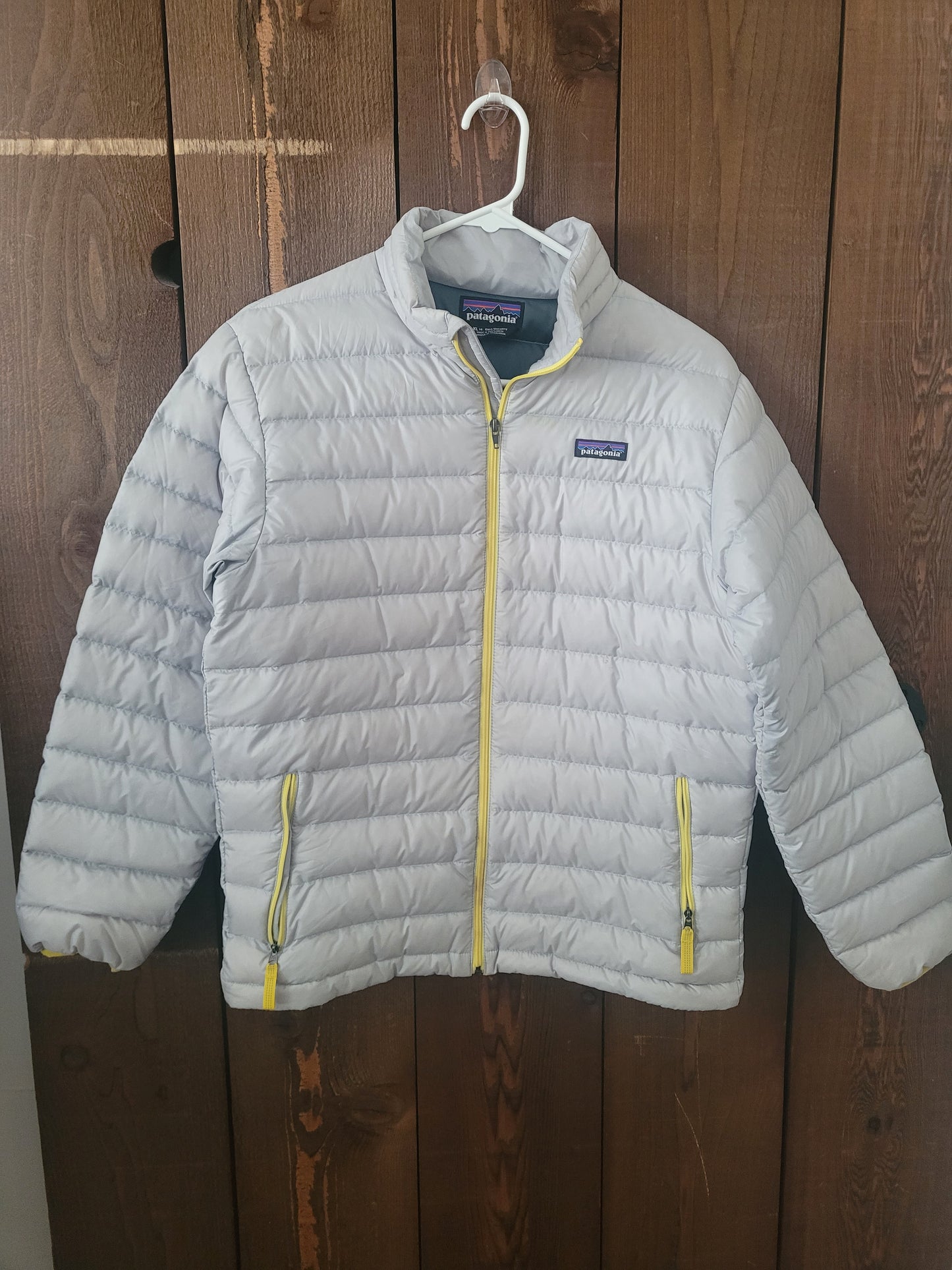 #109 Patagonia Down Sweater Puffer Jacket Boys Size XL (14)