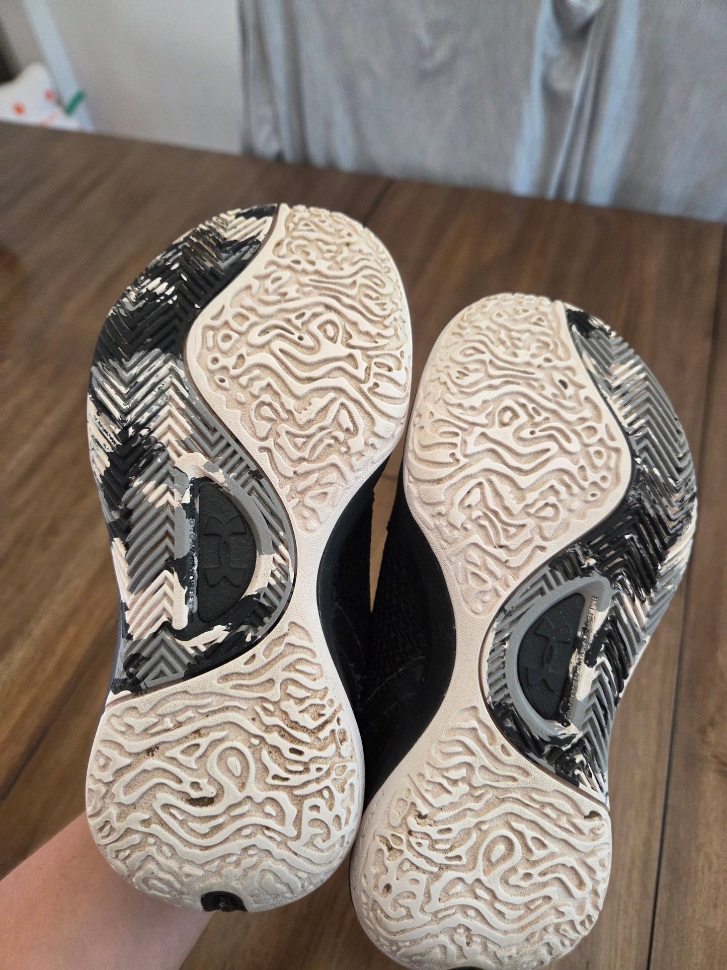 REDUCED Seller 184 boys under amour shoes size 1