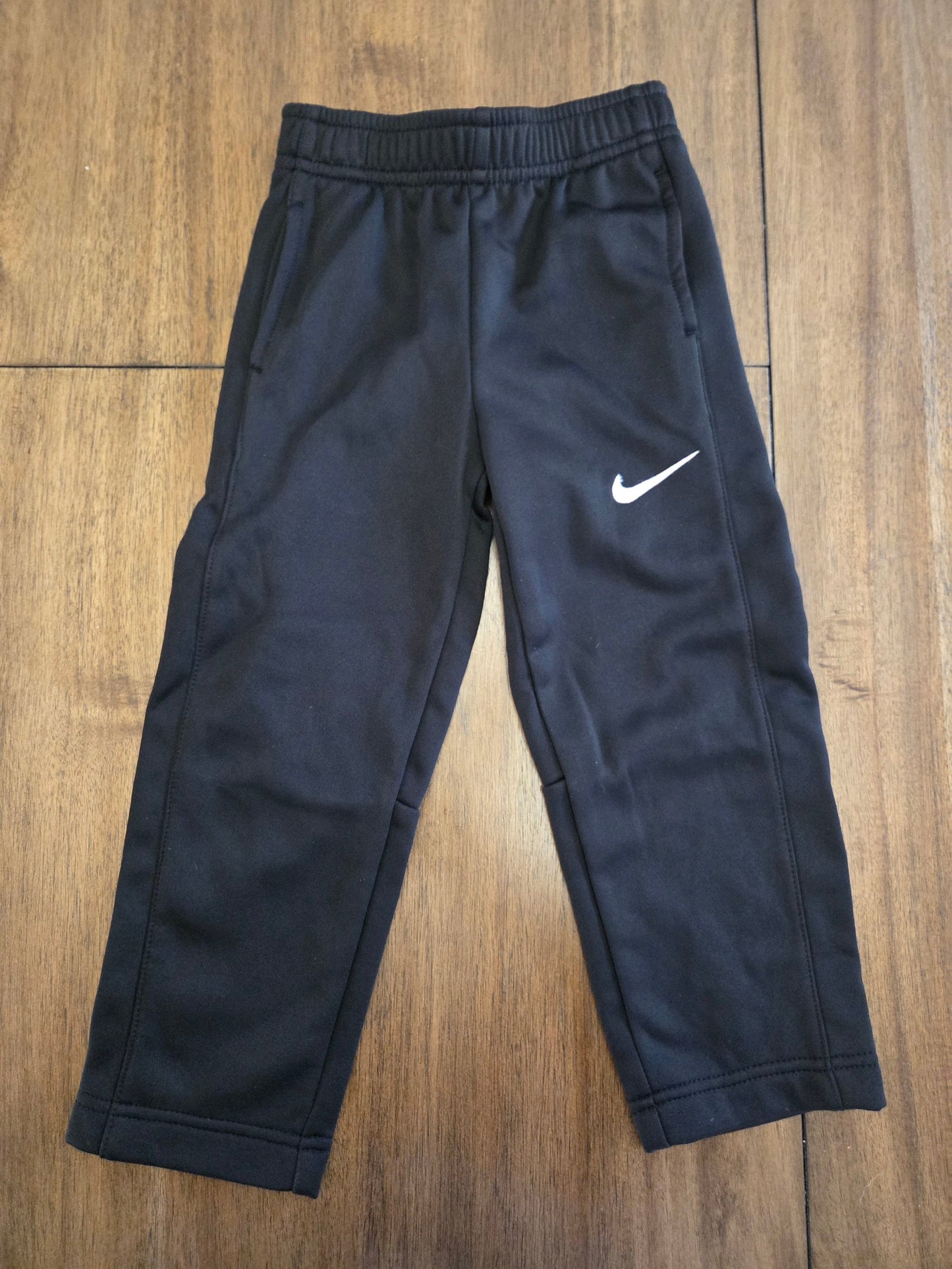 REDUCED Seller 184 boys nike set size 2/3