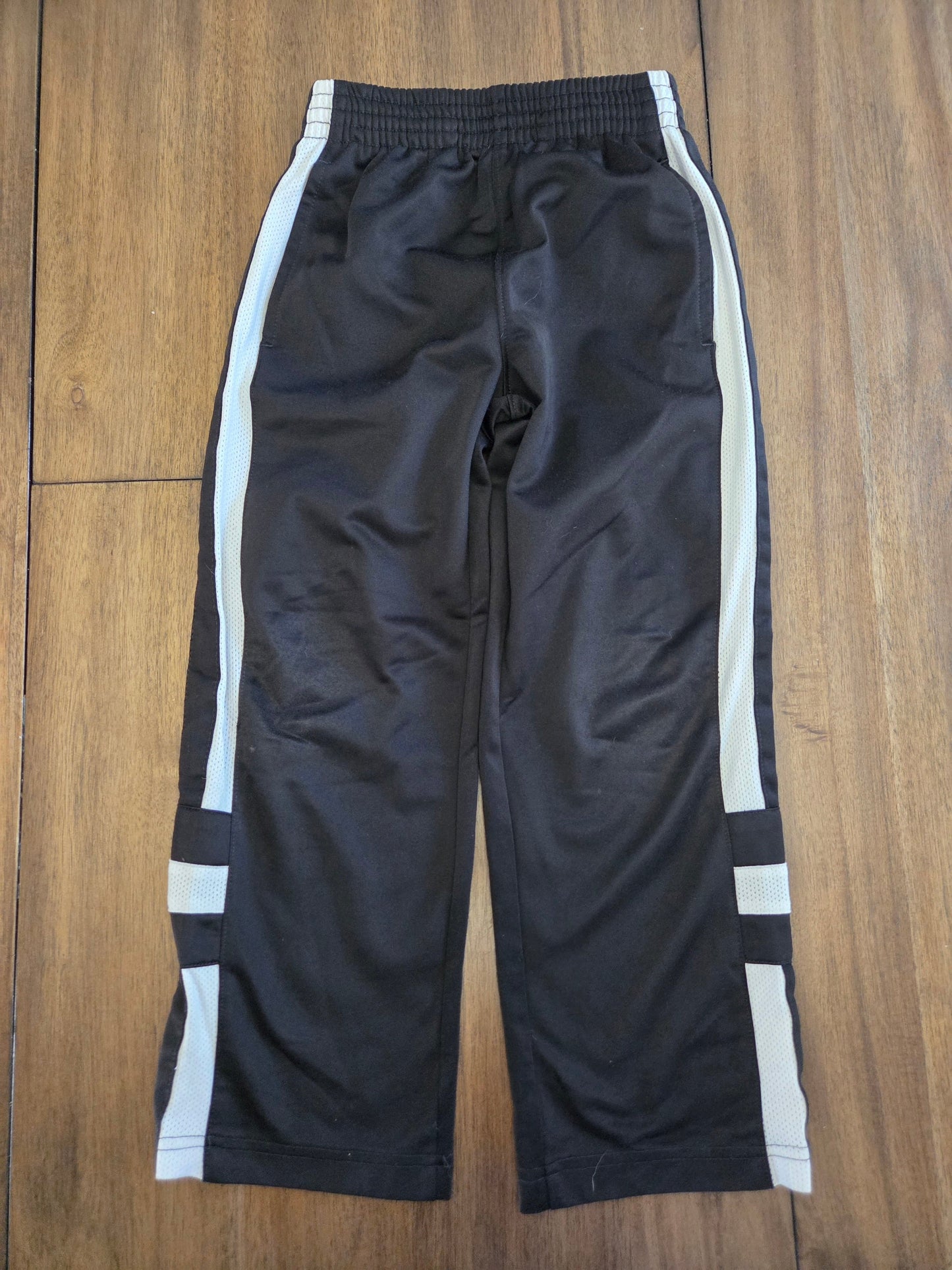 REDUCED Seller 184 boys MTA athletic outfit size 6/7