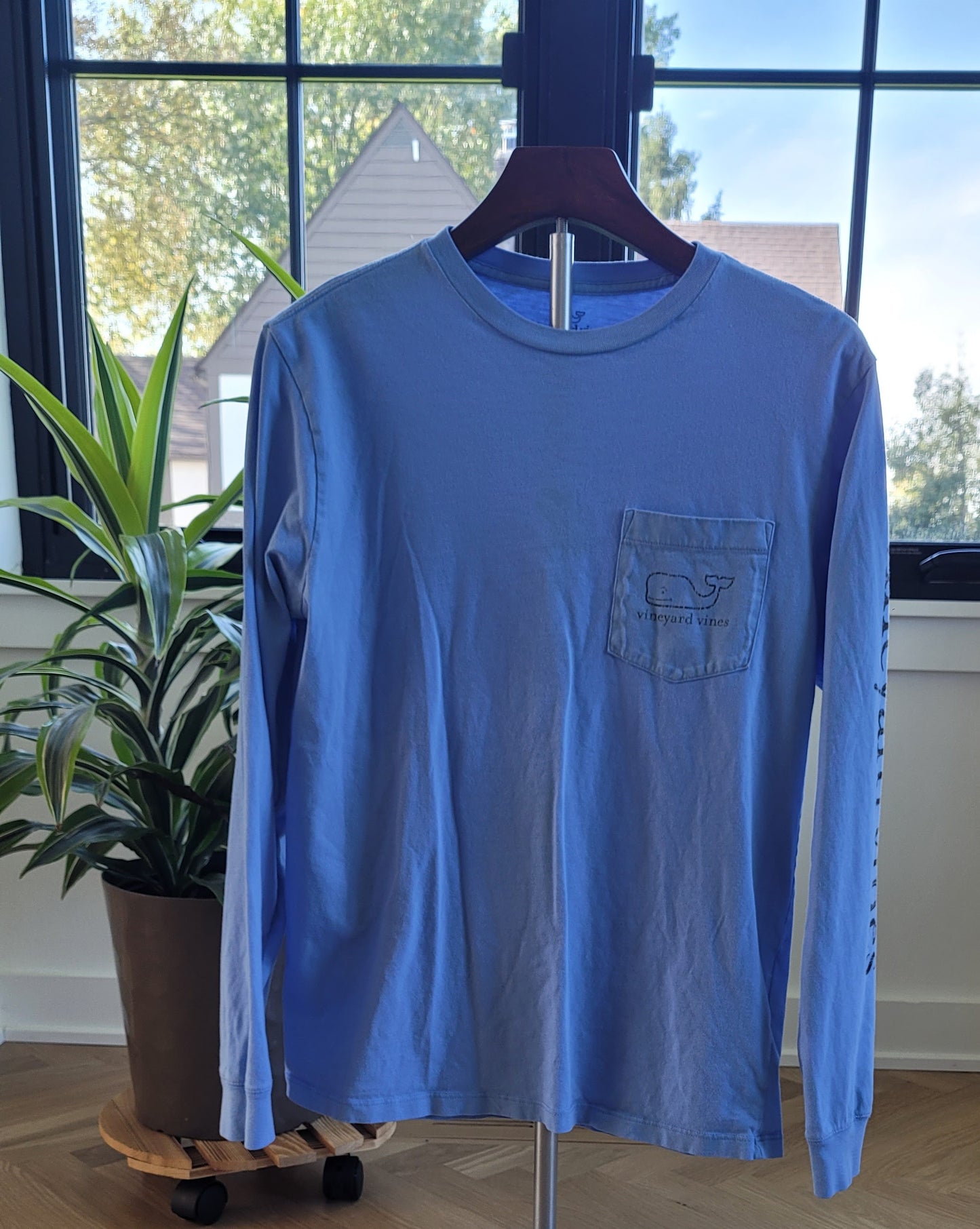 #211 Vineyard Vines Long Sleeve Top Men's Size XS