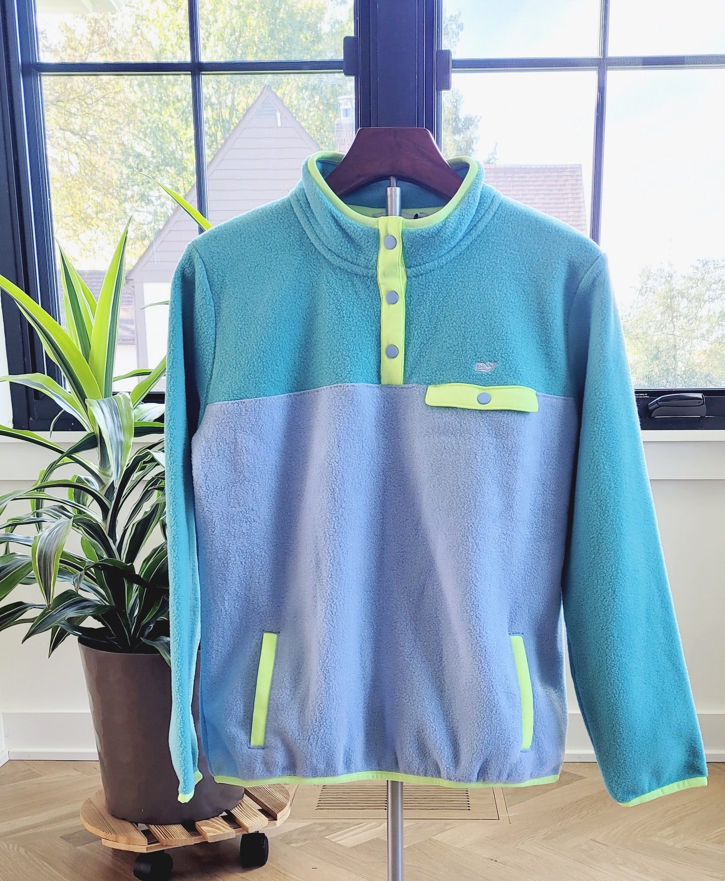 #211 Vineyard Vines Fleece Quarter Snap Pull Over Girls Size XL (16)