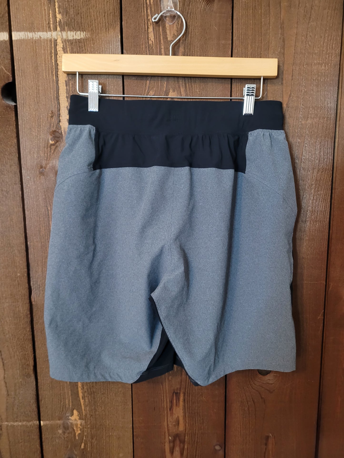 #111 Lululemon Namaste at the Beach II 9" Short Men's Size M