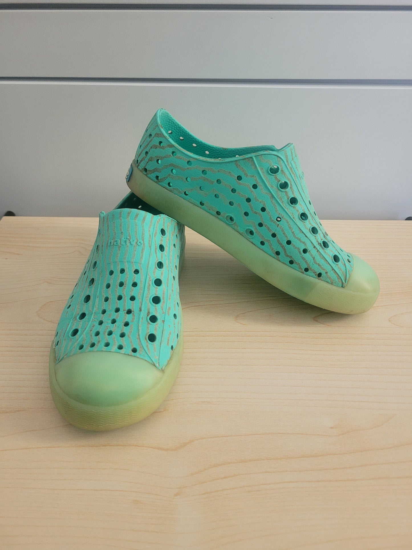 #111 Native Glow-in-the-Dark Jeffersons Girls Size 12