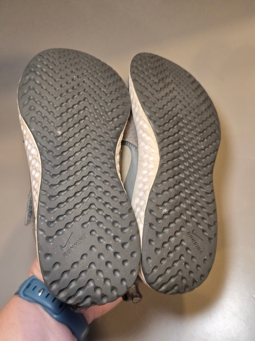 #131 Boys Nike Running Gray Tennis Shoes 11