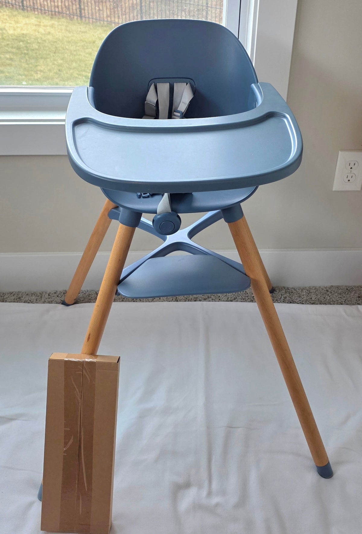 #190 Lalo Blue Highchair w/legs to Convert to Play Chair