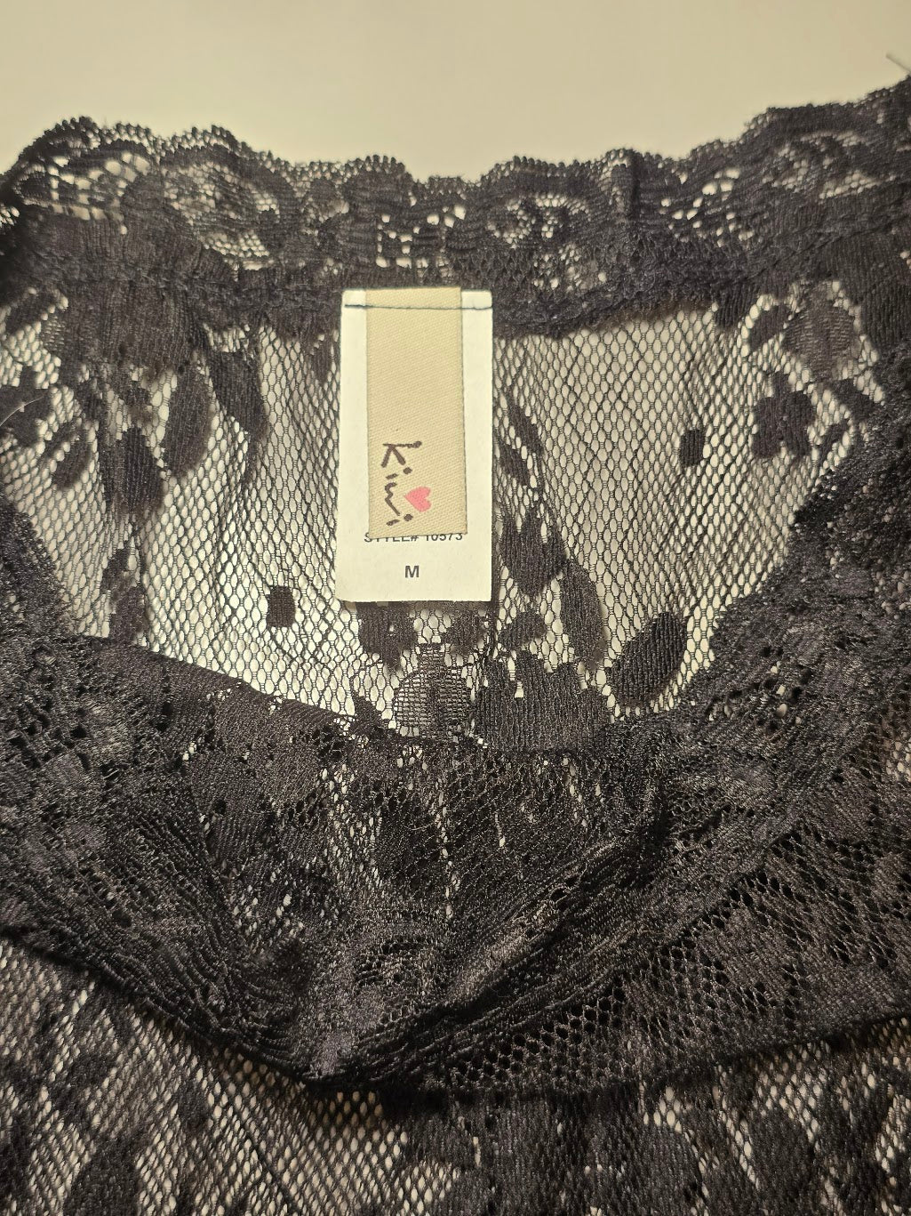 #131 Kiwi black lace long sleeve shell sz M