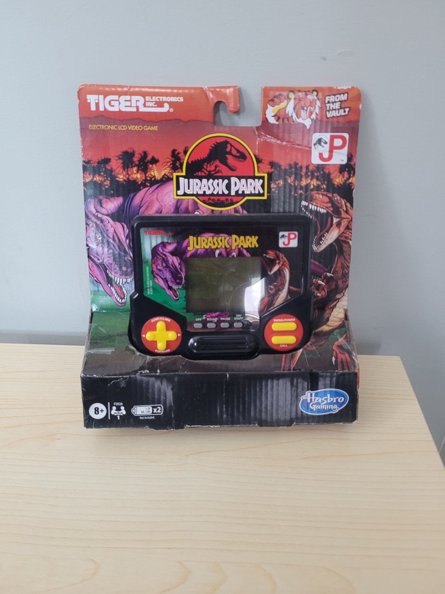 #44 NIB Jurassic Park Handheld Video Game