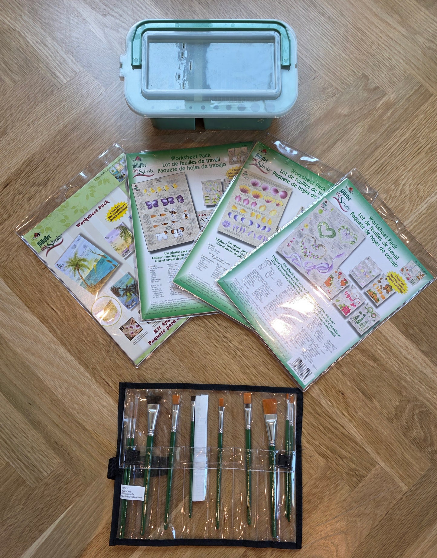 #147 Water Color Paint Set & Accessories