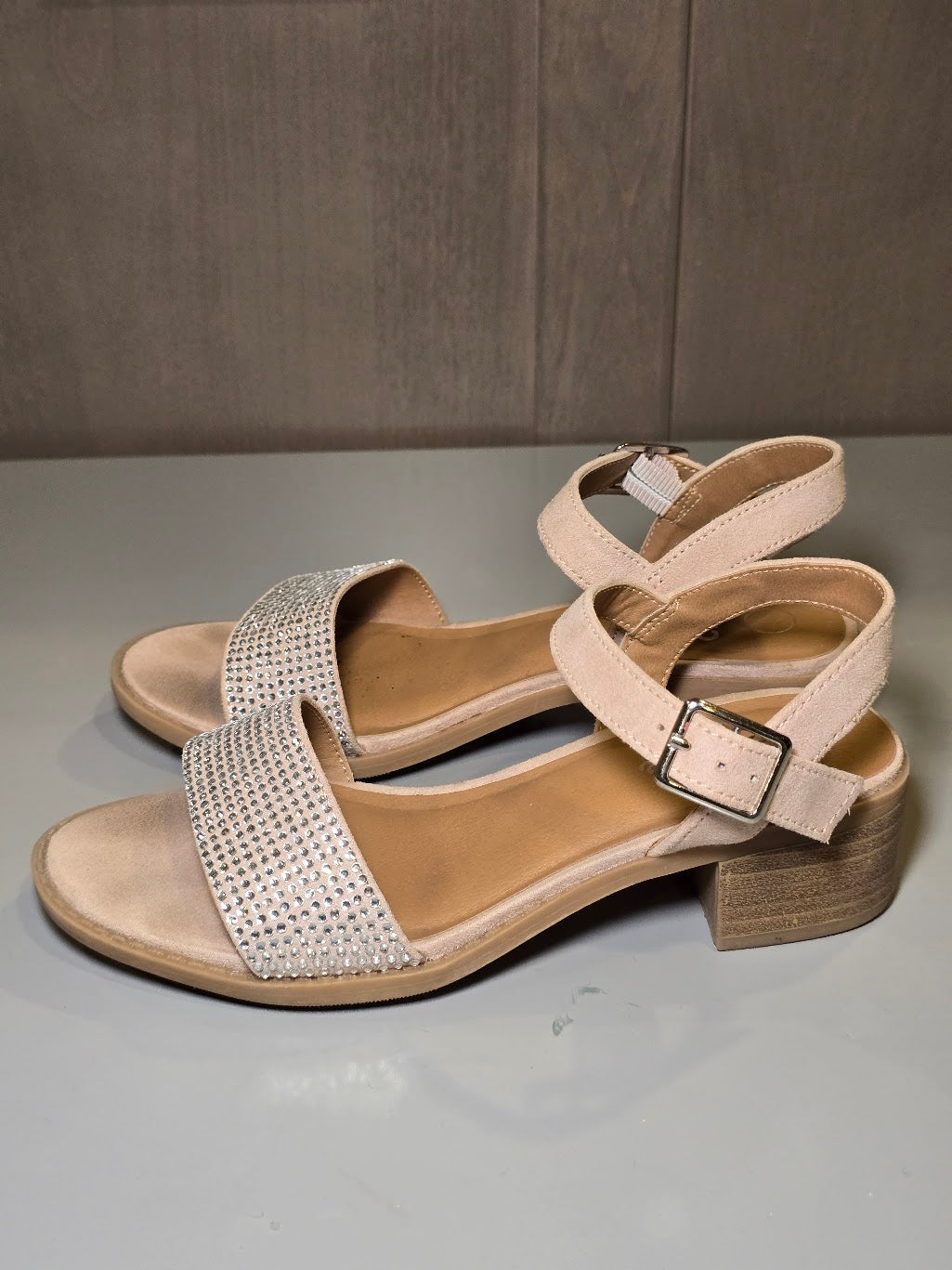 #131 Art Class nude dress sandals sz 1